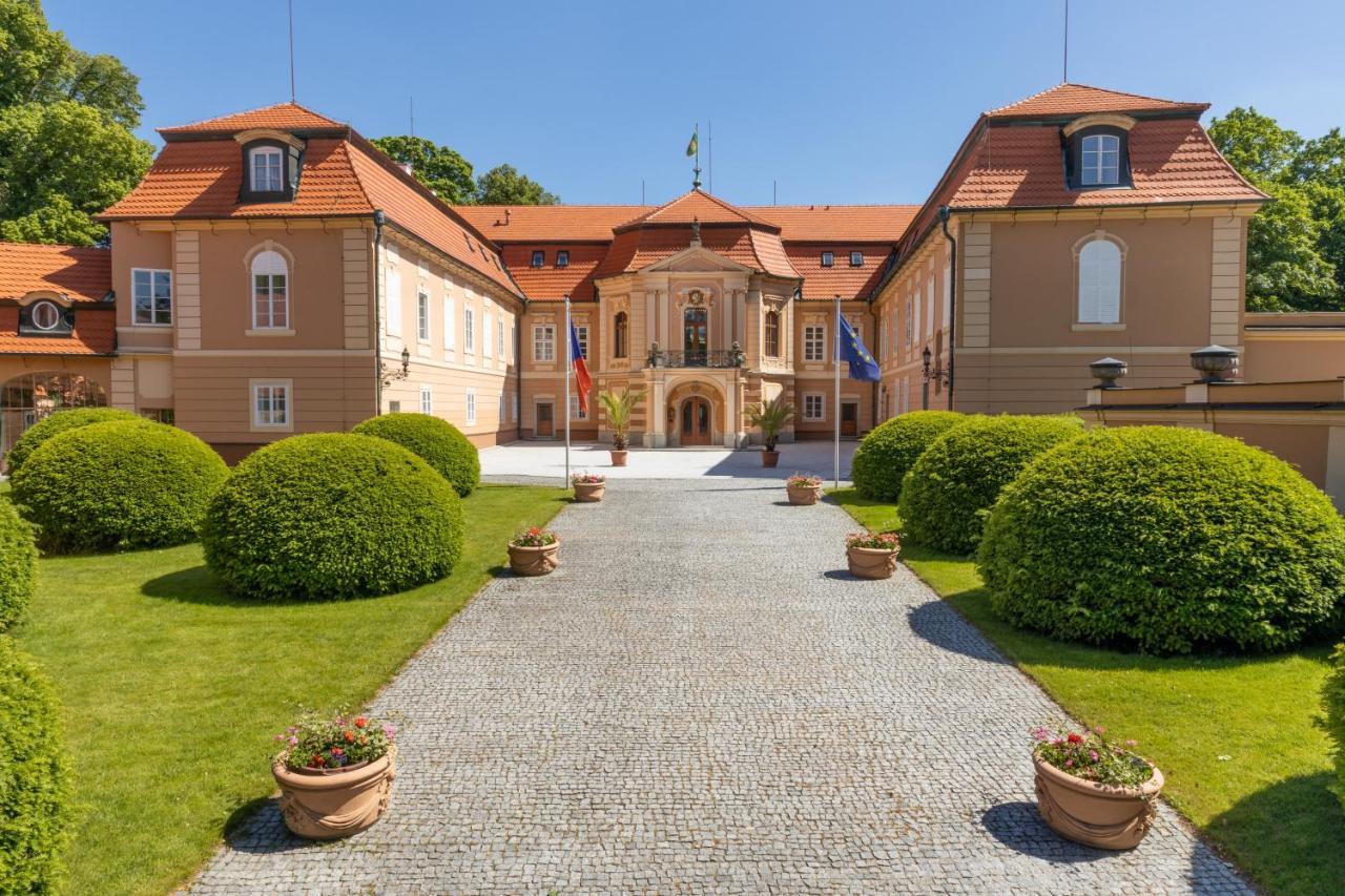 Hotel Zámek Štiřín Velké Popovice Exterior foto