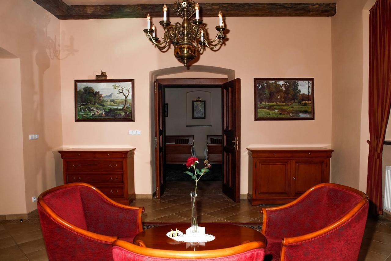 Hotel Zámek Štiřín Velké Popovice Exterior foto